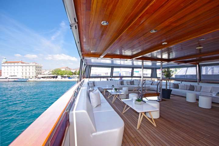 M/S Aurora upper deck lounge area starboard side