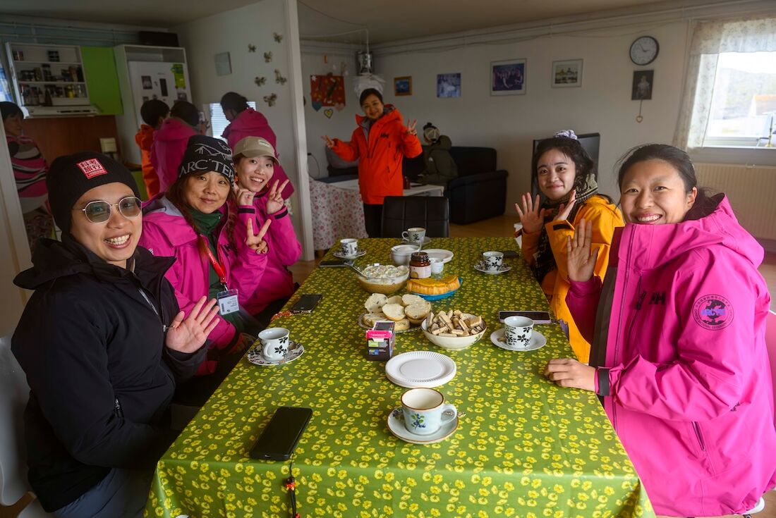 A community sharing moment in Ittileq