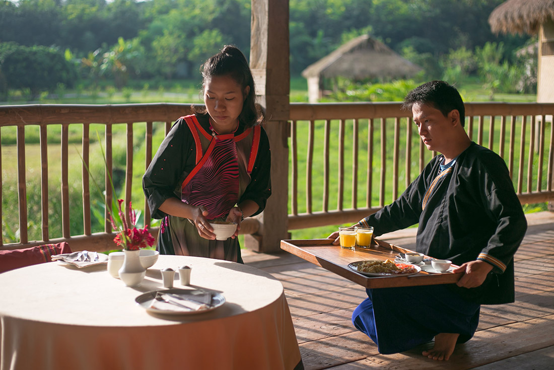 TTPT - Thailand Feature Stay: Lisu Lodge staff preparing meal